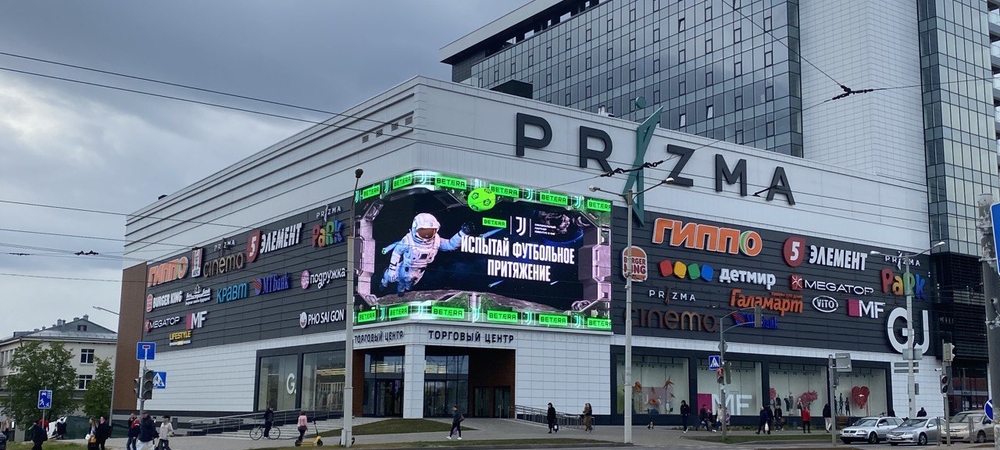 LED-модуль на фасаде Призыма: мультимедийный контент и визуальные эффекты