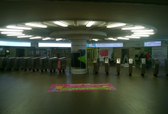 Новые возможности: конструкции с подсветкой на станциях Октябрьская-Купаловская