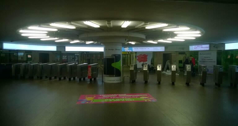 Новые возможности: конструкции с подсветкой на станциях Октябрьская-Купаловская