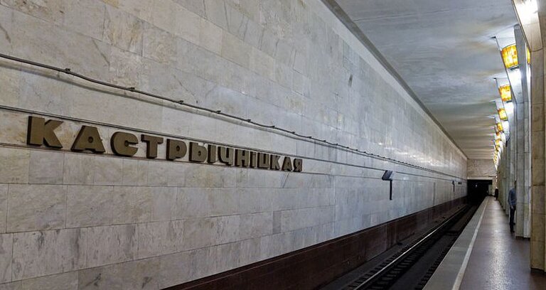 Новинка!!! Плакаты на путевых стенах - ст.м. "Октябрьская"!!