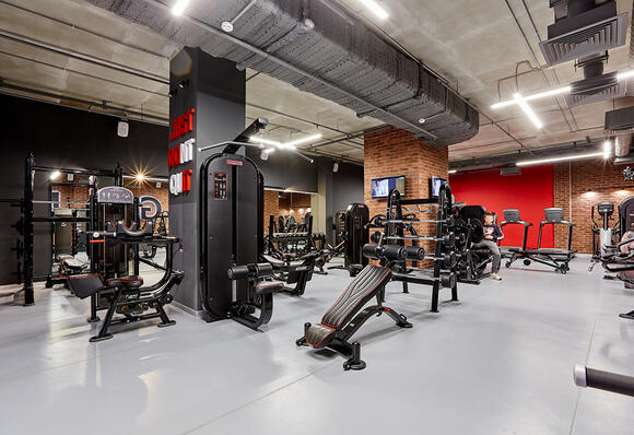 РЕКЛАМА В ТРЕНАЖЕРНЫХ, СПОРТИВНЫХ ЗАЛАХ, ФИТНЕС-ЦЕНТРАХ