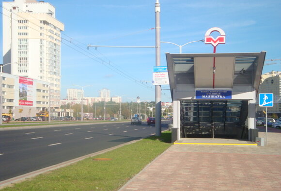 Реклама в переходе ст.м. Малиновка с марта 2015г.