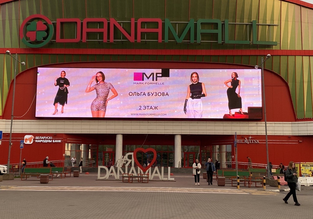 LED панель на Dana Mall с рекламным клипом бренда