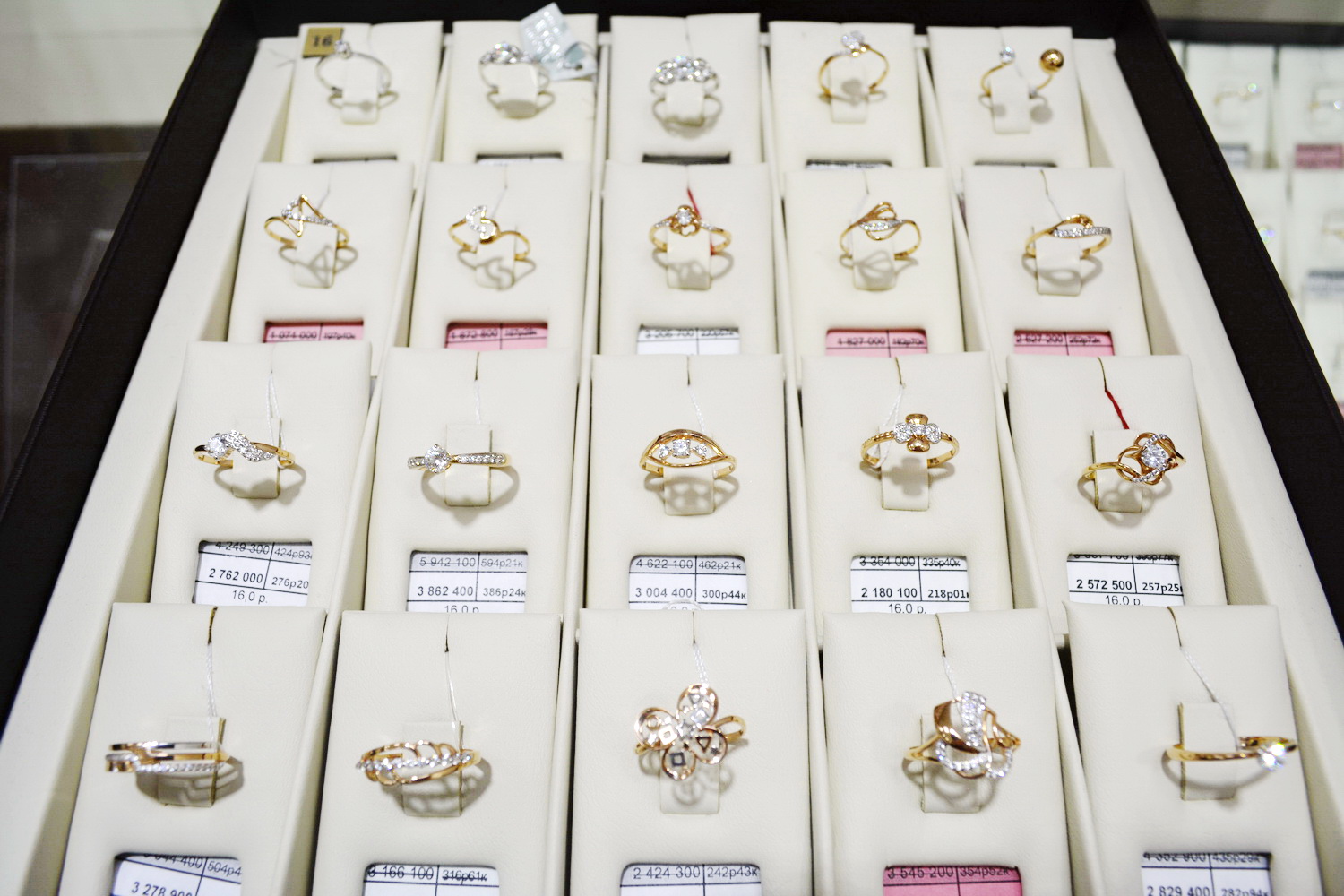 Сеть ювелирных магазинов «7 карат» планирует выйти на новых зарубежных поставщиков - Фото 12