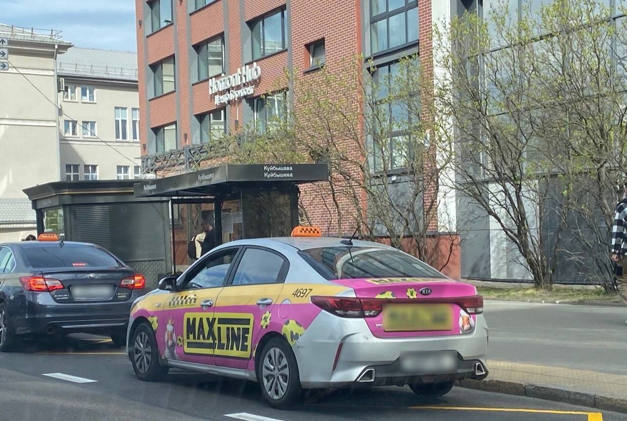 Пример размещения рекламы на такси